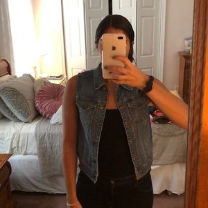 Denim light washed vest💙
